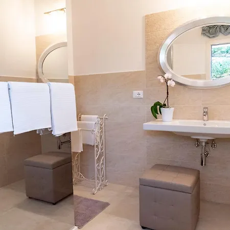 Roro Via Del Mare アパート オロゼーイ