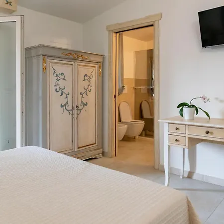 Roro Via Del Mare * オロゼーイ